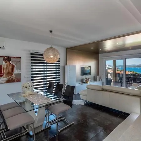 Spacious Luxury With Sea View * Traù