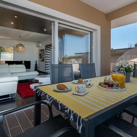 Spacious Luxury With Sea View تروغير