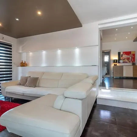 شقة Spacious Luxury With Sea View تروغير
