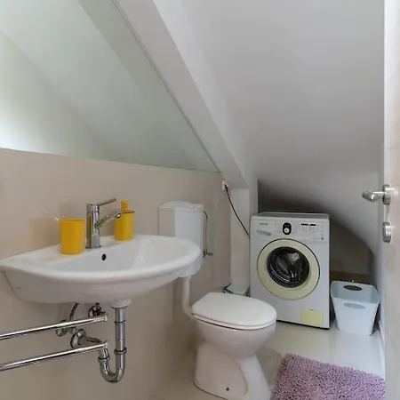 Spacious Luxury With Sea View شقة *