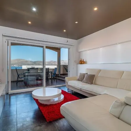 Spacious Luxury With Sea View شقة تروغير