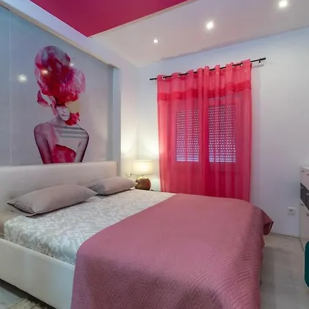 Spacious Luxury With Sea View شقة *